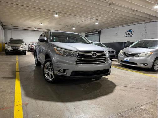Silver 2015 Toyota Highlander Limited
