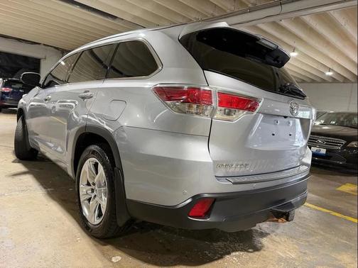 Silver 2015 Toyota Highlander Limited