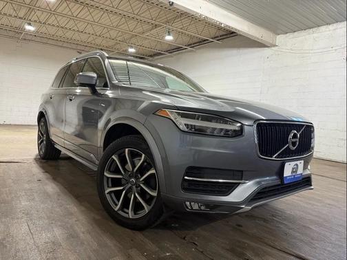 2017 Volvo XC90 T5 Momentum