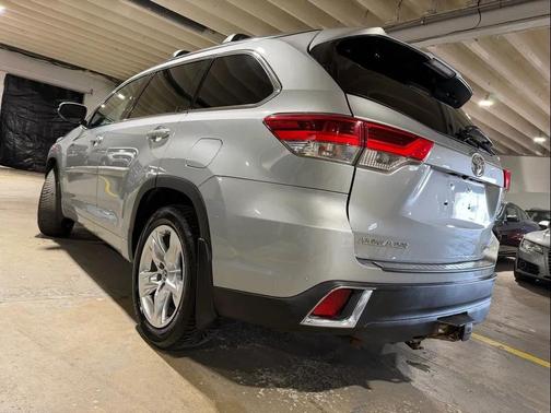 Silver 2017 Toyota Highlander Limited