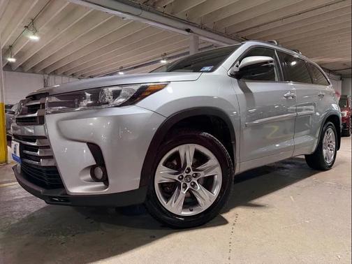 Silver 2017 Toyota Highlander Limited