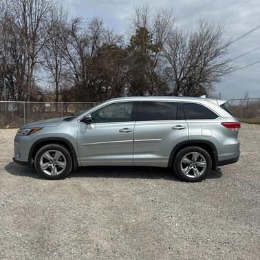 Silver 2017 Toyota Highlander Limited