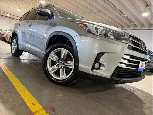 Silver 2017 Toyota Highlander Limited
