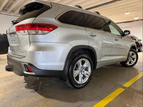 Silver 2017 Toyota Highlander Limited
