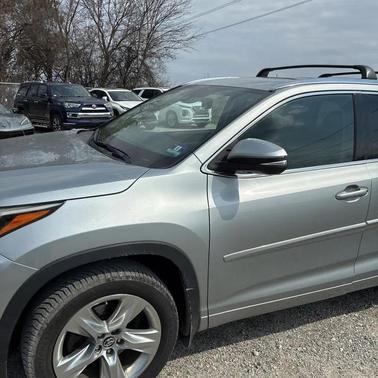 Silver 2017 Toyota Highlander Limited