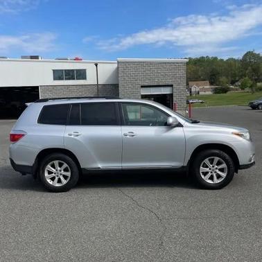2011 Toyota Highlander SE