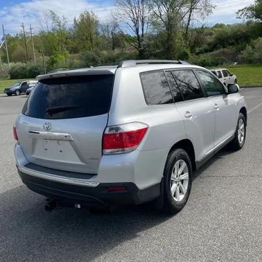 2011 Toyota Highlander SE
