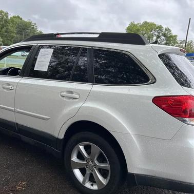 White 2013 Subaru Outback 2.5i Limited
