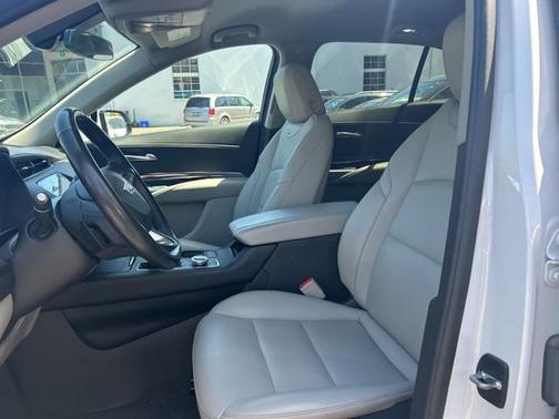 2023 Cadillac XT4 Luxury