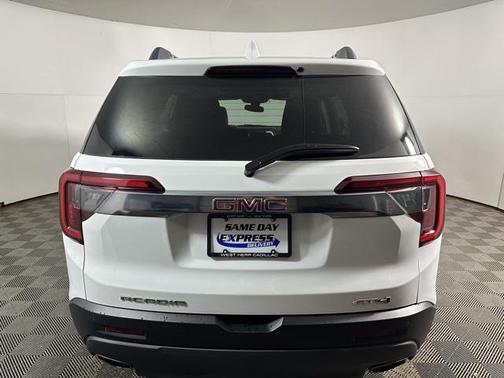 2022 GMC Acadia AWD AT4