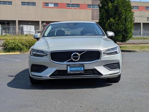 2020 Volvo S60 T6 Momentum