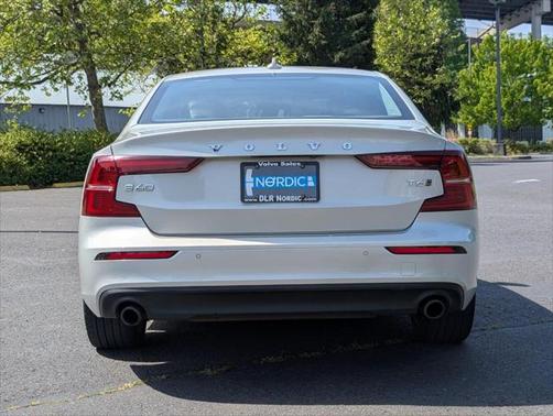 2020 Volvo S60 T6 Momentum