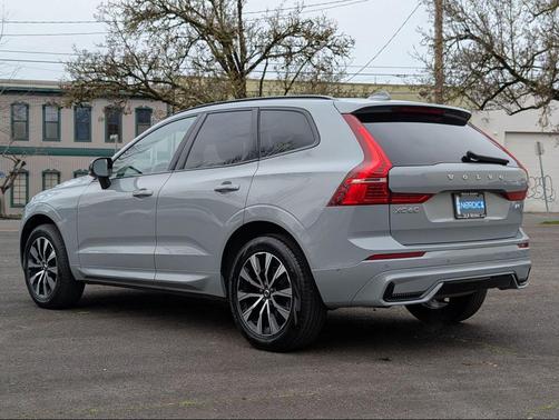 2025 Volvo XC60 B5 Plus