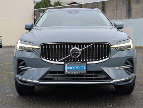 2023 Volvo XC60 Recharge Plug-In Hybrid T8 Plus Bright Theme