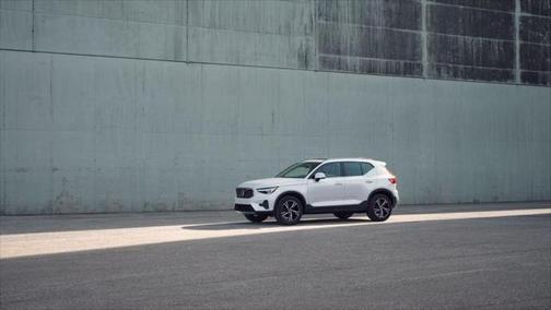 2025 Volvo XC40 B5 Core Bright Theme