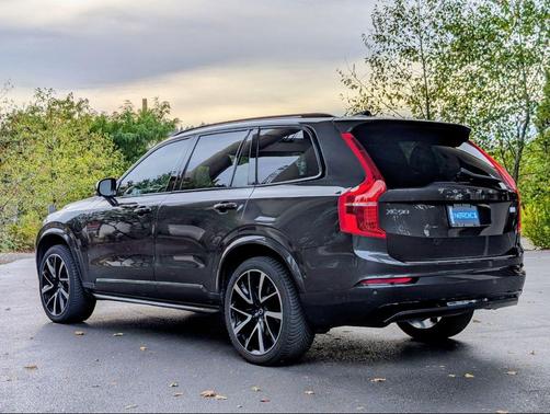 2023 Volvo XC90 Recharge Plug-In Hybrid T8 Ultimate Dark Theme 7-Seater