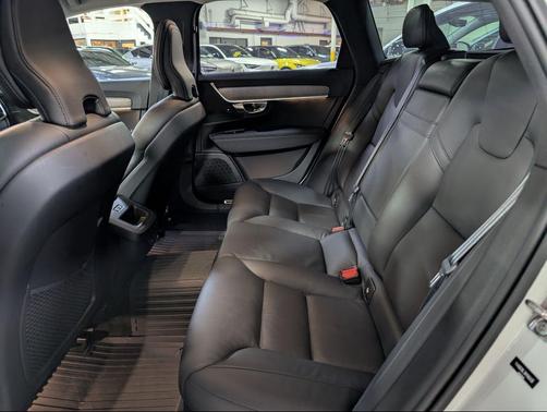 2022 Volvo V90 Cross Country B6