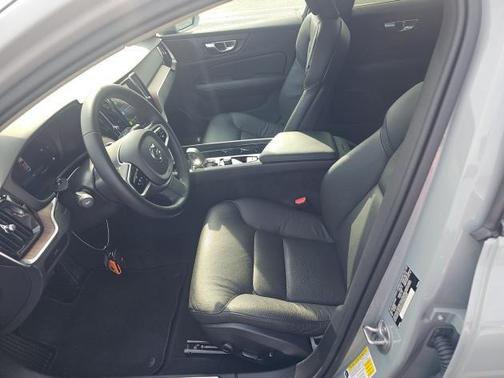 2025 Volvo V60 Cross Country Plus, B5 AWD Gas (mild hybrid)