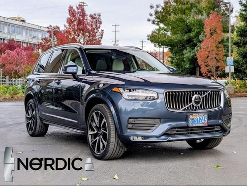 2022 Volvo XC90 T6 Momentum