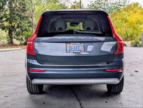 2022 Volvo XC90 T6 Momentum