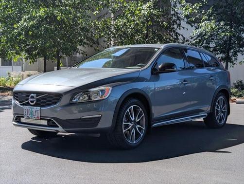 2018 Volvo V60 Cross Country T5