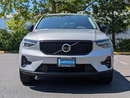 2025 Volvo XC40 B5 Plus Dark Theme