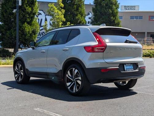 2025 Volvo XC40 B5 Plus Dark Theme