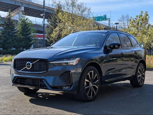 Denim Blue Metallic 2023 Volvo XC60 B5 Plus Dark Theme