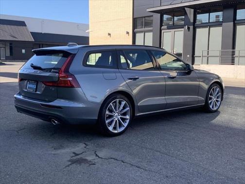 2020 Volvo V60 T5 Momentum
