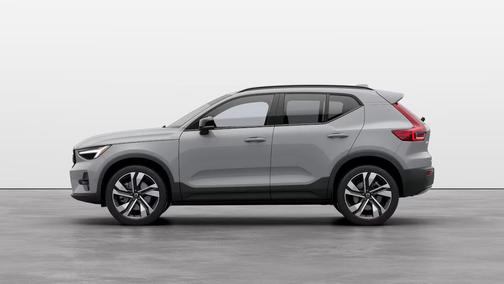 2025 Volvo XC40 B5 Plus Dark Theme