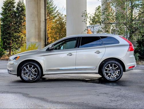 2017 Volvo XC60 T6 Dynamic