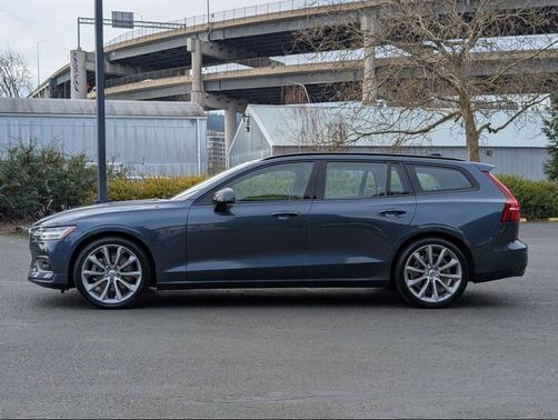 2020 Volvo V60 T5 Momentum