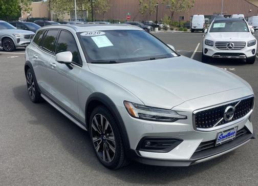 Birch Light 2020 Volvo V60 Cross Country T5