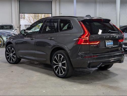 2025 Volvo XC60 B5 Plus