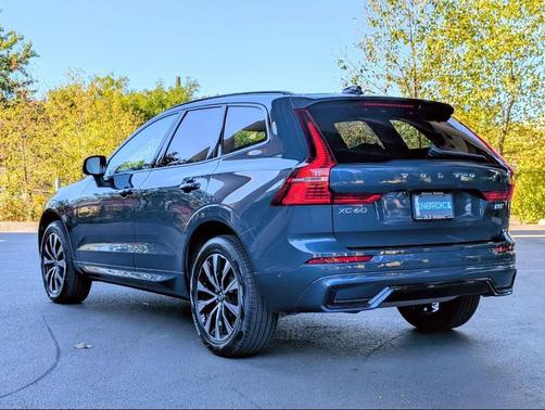 2025 Volvo XC60 B5 Plus