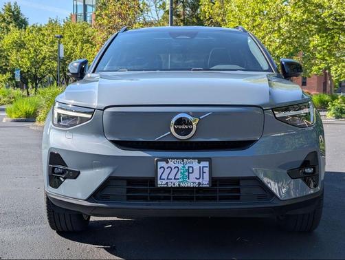 Silver Dawn Metallic 2023 Volvo XC40 Recharge Pure Electric Twin Ultimate