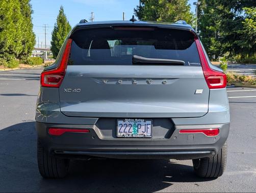 Silver Dawn Metallic 2023 Volvo XC40 Recharge Pure Electric Twin Ultimate