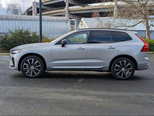 2025 Volvo XC60 B5 Plus
