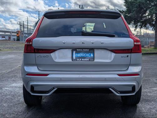 2025 Volvo XC60 B5 Plus