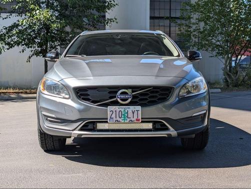 2018 Volvo V60 Cross Country T5
