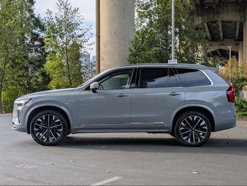 2025 Volvo XC90 B6 Plus 7-Seater