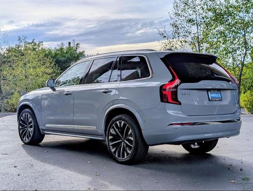 2025 Volvo XC90 B6 Plus 7-Seater