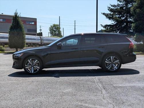 2023 Volvo V60 Cross Country B5 Plus