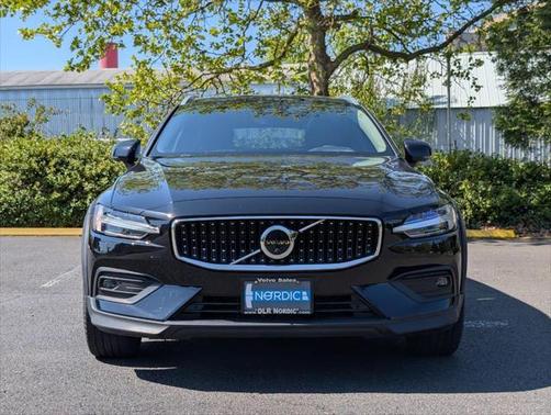 2023 Volvo V60 Cross Country B5 Plus