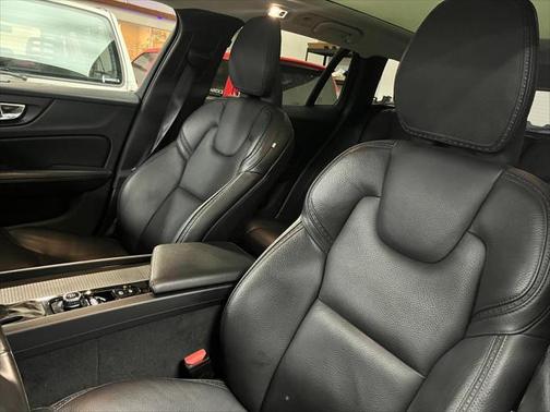 2020 Volvo V60 Cross Country T5