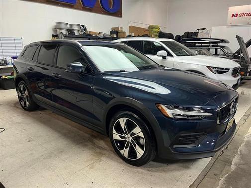 2020 Volvo V60 Cross Country T5