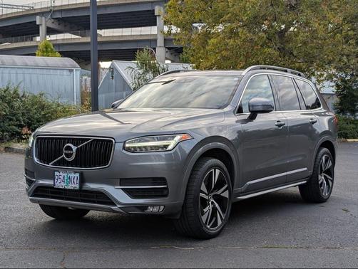 2019 Volvo XC90 T6 Momentum