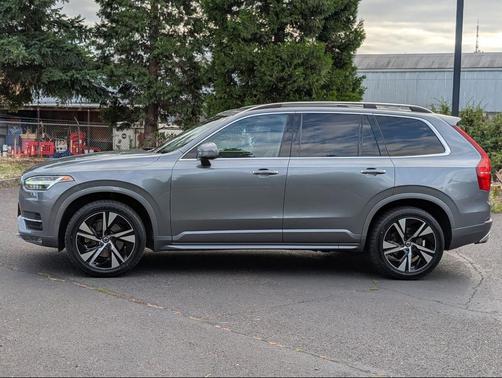 2019 Volvo XC90 T6 Momentum