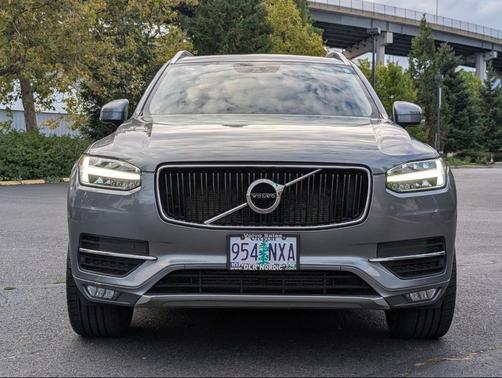 2019 Volvo XC90 T6 Momentum