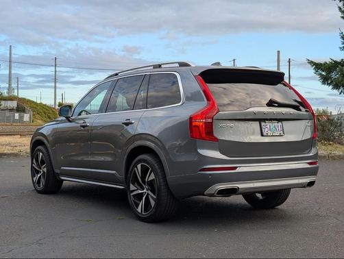 2019 Volvo XC90 T6 Momentum